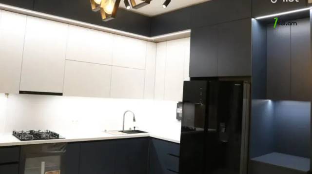 Երեք հարկանի քարե թաունհաուզ, Աշտարակի խճուղի Աջափնյակում, 187 ք.մ., 3+ սանհանգույց