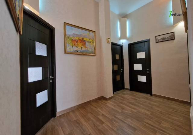 Երեք հարկանի քարե տուն Կարապետյան փողոցում Աջափնյակում, 470 ք.մ., 3+ սանհանգույց