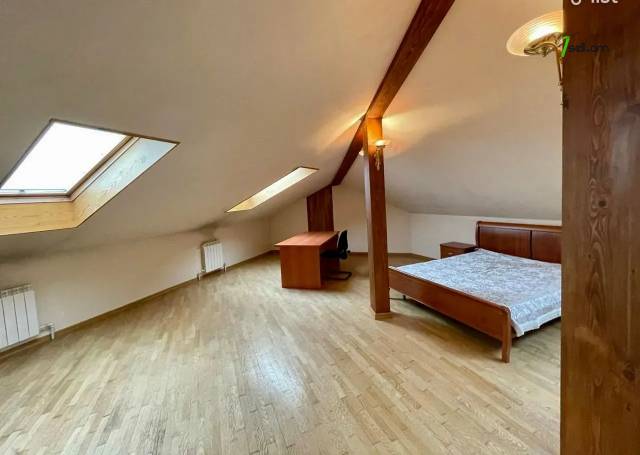 Ընդարձակ 4 սենյականոց բնակարան նորակառույց շենքում Զաքյան փողոցում, 270 ք.մ., 3+ սանհանգույց