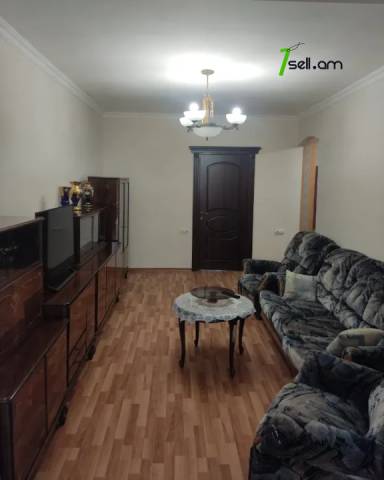 3 սենյականոց բնակարան Լենինգրադյան փողոցում, 78 ք.մ., կապիտալ վերանորոգված, քարե շենք