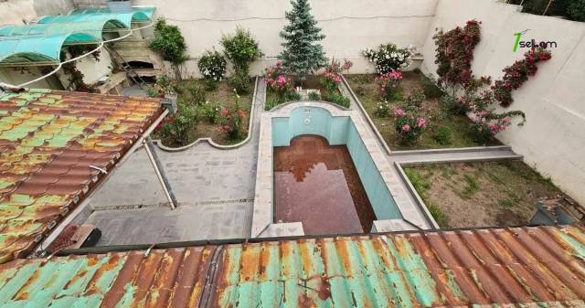 Երեք հարկանի քարե տուն Ազատության պողոտայում Արաբկիրում, 900 քմ, 3+ սանհանգույց