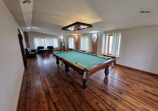 Երկու հարկանի քարե տուն, Եղվարդի խճուղի Զովունիում, 1000 ք.մ., 3+ սանհանգույց, եվրովերանորոգված