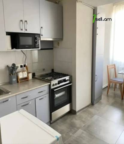 2 սենյականոց բնակարան Էստոնական փողոցում, 54 քմ, 2/4 հարկ, կապիտալ վերանորոգված, քարե շենք