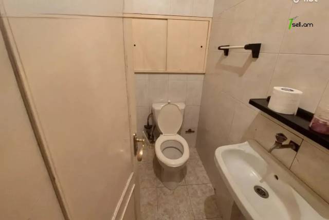 4 սենյականոց բնակարան Դրոյի փողոցում, 117 ք.մ., 2/5 հարկ, կոսմետիկ վերանորոգում, քարե շենք