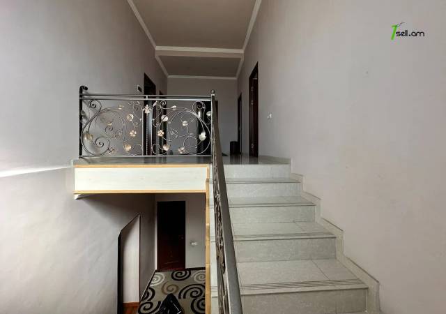 Երեք հարկանի քարե տուն, Նոյ թաղամաս Մալաթիա Սեբաստիայում, 360 ք.մ., 3+ սանհանգույց