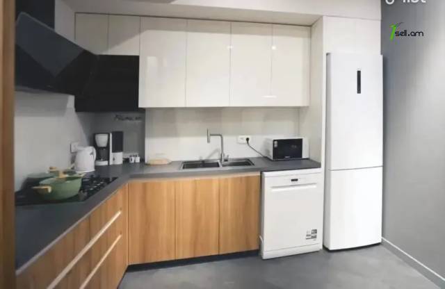 3 սենյականոց բնակարան նորակառույց շենքում Միքայել Նալբանդյանի փողոցում, 78 ք.մ., բարձր առաստաղներ