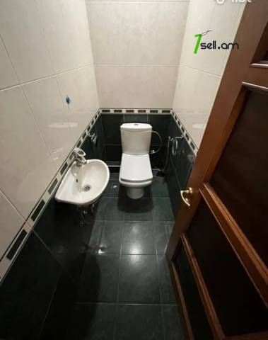 3 սենյականոց բնակարան, Komitas Ave, 130 քմ, նախավերջին հարկ, 2 սանհանգույց, բարձր առաստաղներ