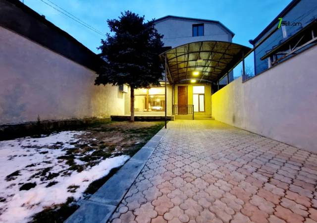 Մեկ հարկանի քարե տուն Սեվաստոպոլյան փողոցում Արաբկիրում, 450 քմ, 2 սանհանգույց, կապիտալ վերանորոգված