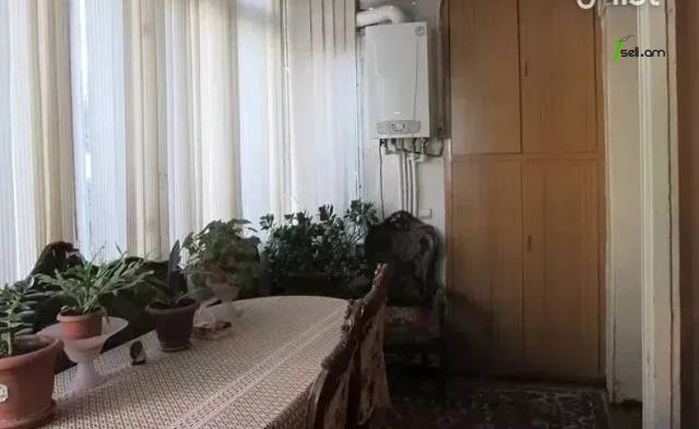 3 սենյականոց բնակարան Վահրամ Փափազյան փողոցում, 75 ք.մ., 3/5 հարկ, քարե շենք