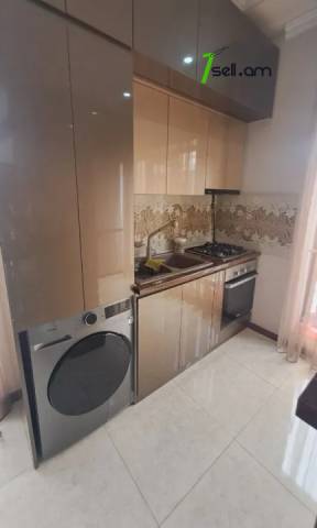 Երկու հարկանի քարե տուն Մայիսի 9-ի փողոցում Շենգավիթում, 150 քմ, 2 սանհանգույց, եվրովերանորոգված