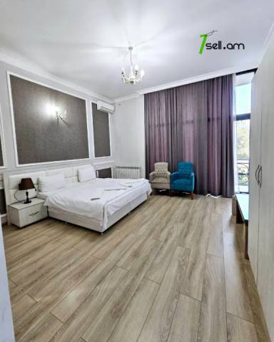 Երեք հարկանի քարե տուն Նար-Դոսի փողոցում կենտրոնում, 1510 ք.մ., 3+ սանհանգույց, կապիտալ վերանորոգված