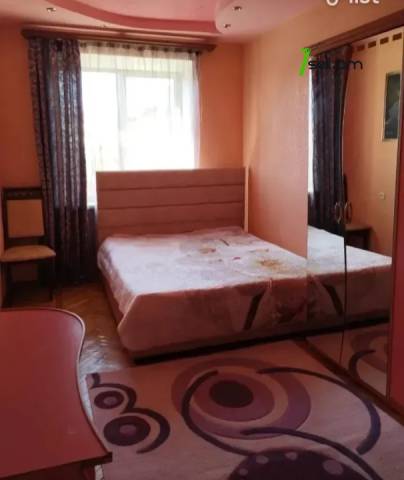 3 սենյականոց բնակարան Դավիթ Բեկի փողոցում, 80 ք.մ., նախավերջին հարկ, եվրովերանորոգված, քարե շենք