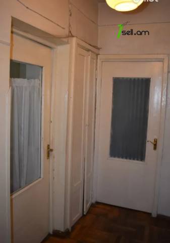 5 սենյականոց բնակարան Վահրամ Փափազյան փողոցում, 85 քմ, 2/5 հարկ, 2 սանհանգույց, քարե շենք