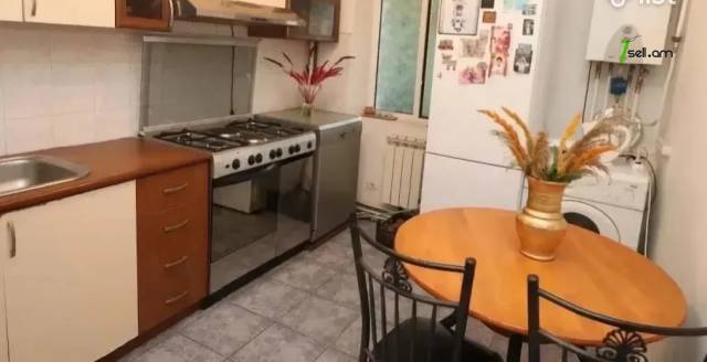 3 սենյականոց բնակարան Հակոբ Պարոնյանի փողոցում, 74 քմ, 5/14 հարկ, եվրովերանորոգված