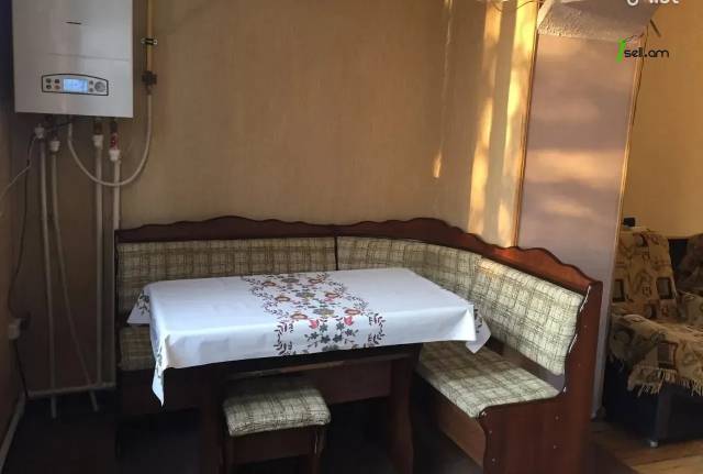 2 սենյականոց բնակարան Արցախի պողոտայում, 60 ք.մ., 2/5 հարկ, կապիտալ վերանորոգված, քարե շենք