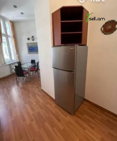 3 սենյականոց բնակարան Աբովյան փողոցում, 72 քմ, 2/4 հարկ, եվրովերանորոգված, քարե շենք