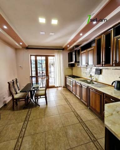 Երկու հարկանի քարե տուն Սևաստոպոլյան փողոցում Արաբկիրում, 572 ք.մ., 3+ սանհանգույց