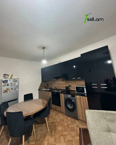 Մեկ հարկանի քարե տուն Բադալ Մուրադյանի փողոցում Նոր Նորքում, 71 քմ, կապիտալ վերանորոգված