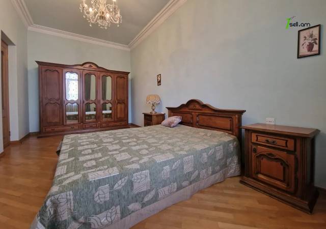 Երեք հարկանի քարե տուն Այգեկցու փողոցում Արաբկիրում, 430 ք.մ., 3+ սանհանգույց, կապիտալ վերանորոգված