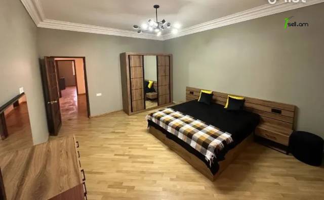 Երեք հարկանի քարե տուն Սարի Թաղի 9-րդ փողոցում Էրեբունիում, 351 ք.մ., 2 սանհանգույց