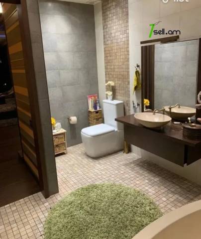 Ընդարձակ 3 սենյականոց բնակարան նորակառույց շենքում Դերենիկ Դեմիրճյան փողոցում, 202 քմ