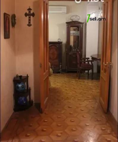 3 սենյականոց բնակարան Պարոնյան փողոցում, 95 ք.մ., 2/4 հարկ, կոսմետիկ վերանորոգում, քարե շենք