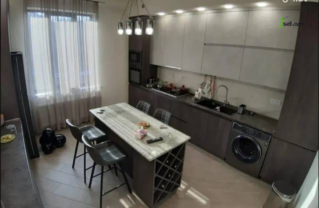 Երկու հարկանի քարե տուն Շրջանցիկ Թունել փողոցում Արաբկիրում, 220 ք.մ., 3+ սանհանգույց