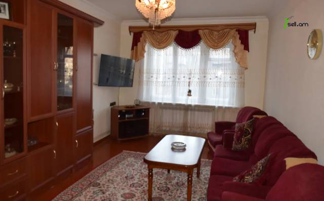 4 սենյականոց բնակարան Պարույր Սևակի փողոցում, 98 ք.մ., նախավերջին հարկ, մի քանի պատշգամբ