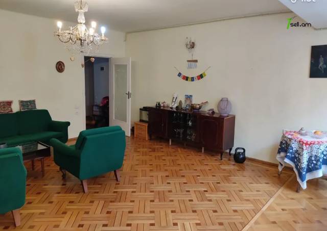 3 սենյականոց բնակարան Ղազար Փարպեցու փողոցում, 82 քմ, 1/5 հարկ, մասնակի վերանորոգում, քարե շենք