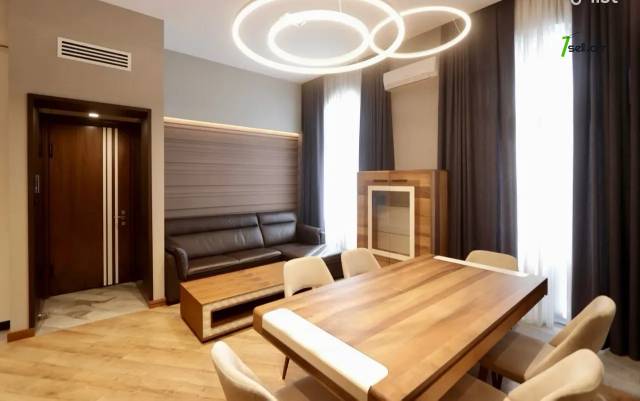 3 սենյականոց բնակարան Ազատության պողոտայում, 110 քմ, 2 սանհանգույց, բարձր առաստաղներ