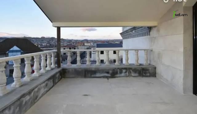 Երեք հարկանի քարե տուն Պարույր Սևակի փողոցում Ավանում, 500 ք.մ., 3+ սանհանգույց