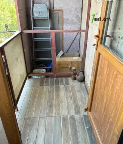 3 սենյականոց բնակարան Մոլդովական փողոցում, 82 ք.մ., 3/5 հարկ, կապիտալ վերանորոգված, քարե շենք