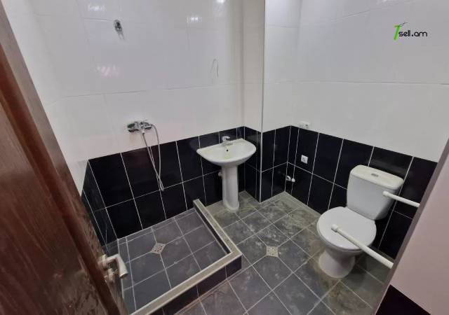 3 սենյականոց բնակարան նորակառույց շենքում Նիկողայոս Ադոնցի փողոցում, 90 ք.մ., բարձր առաստաղներ