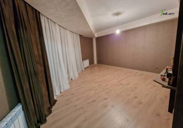 3 սենյականոց բնակարան նորակառույց շենքում Սերո Խանզադյան փողոցում, 117 ք.մ., 2 սանհանգույց