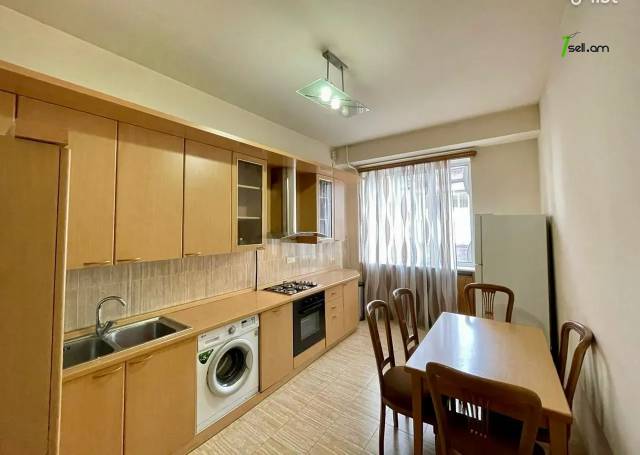 Ընդարձակ 4 սենյականոց բնակարան նորակառույց շենքում Զաքյան փողոցում, 270 ք.մ., 3+ սանհանգույց