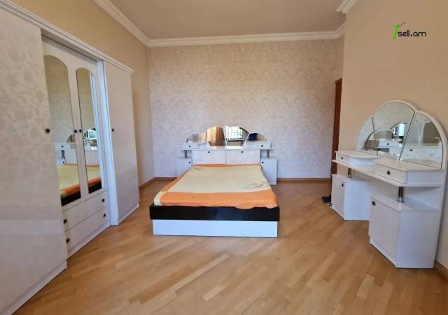 Երեք հարկանի քարե տուն Գևորգ Հովսեփյանի փողոցում Նորք Մարաշում, 1900 քմ, 3+ սանհանգույց