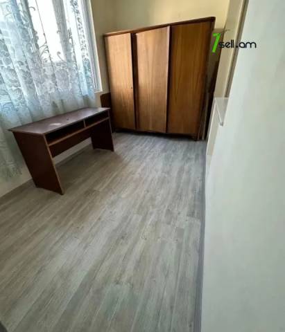 1 սենյականոց բնակարան Կոմիտասի պողոտայում, 45 ք.մ., 3/5 հարկ, մասնակի վերանորոգում, քարե շենք