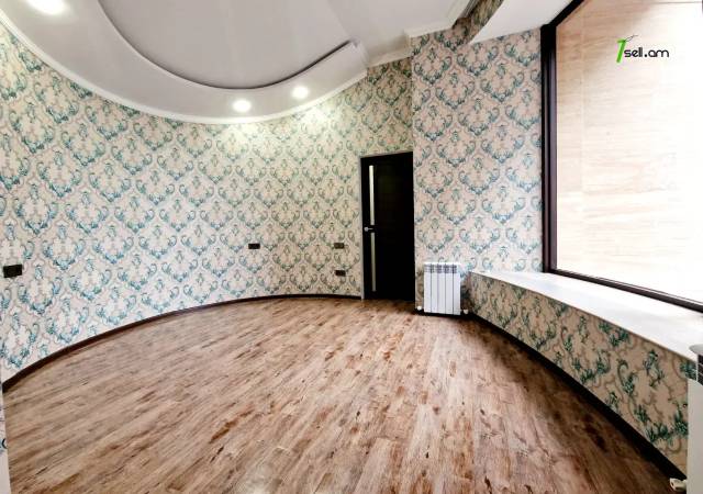 Երեք հարկանի քարե տուն Արաբկիրի 17-րդ փողոցում Արաբկիրում, 200 ք.մ., 3+ սանհանգույց