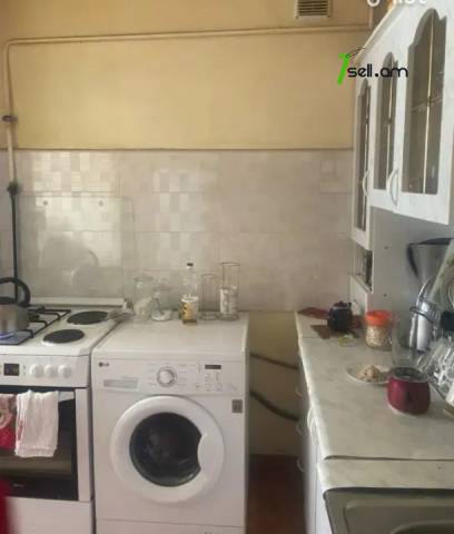 2 սենյականոց բնակարան Թոթովենցի փողոցում, 61 քմ, 2/5 հարկ, մասնակի վերանորոգում, քարե շենք