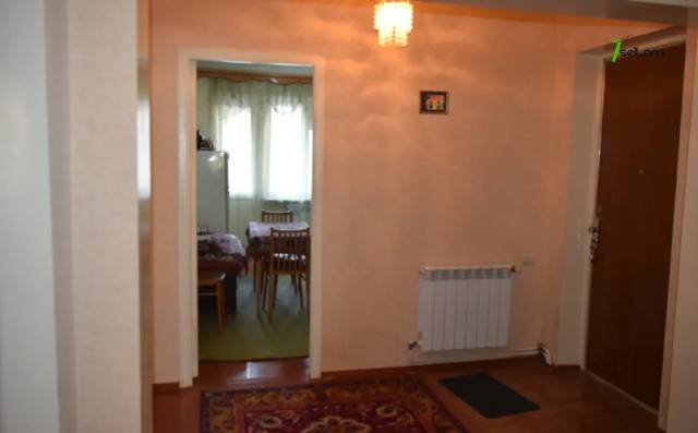 4 սենյականոց բնակարան Պարույր Սևակի փողոցում, 98 ք.մ., նախավերջին հարկ, մի քանի պատշգամբ