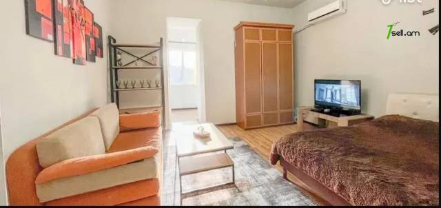 1 սենյականոց բնակարան Մովսես Խորենացու փողոցում, 31 ք.մ., բարձր առաստաղներ, եվրովերանորոգված