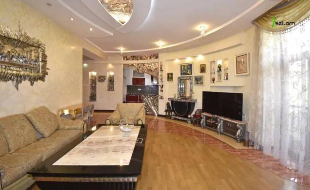 4 սենյականոց բնակարան Թումանյան փողոցում, 135 ք.մ., 3/5 հարկ, 2 սանհանգույց, բարձր առաստաղներ