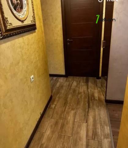 4 սենյականոց բնակարան Թոթովենցի փողոցում, 78 ք.մ., 3/5 հարկ, կապիտալ վերանորոգված, քարե շենք