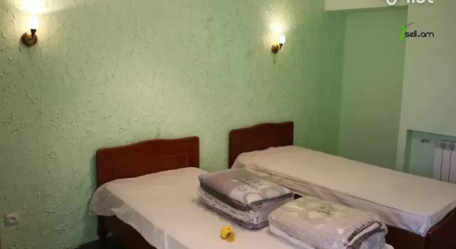Երեք հարկանի քարե տուն, Sevastopolyan Street Արաբկիրում, 250 ք.մ., 3+ սանհանգույց