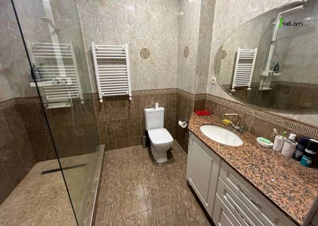 3 սենյականոց բնակարան նորակառույց շենքում Գրիբոյեդովի փողոցում, 116 քմ, 11/15 հարկ, 2 սանհանգույց