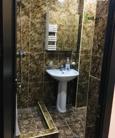 2 սենյականոց բնակարան նորակառույց շենքում Նիկողայոս Ադոնցի փողոցում, 45 ք.մ., բարձր առաստաղներ