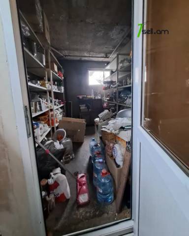 Երկու հարկանի քարե տուն Մայիսի 9-ի փողոցում Շենգավիթում, 300 ք.մ., 2 սանհանգույց