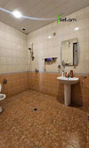 Երկու հարկանի քարե տուն Սեպուհի փողոցում Արաբկիրում, 788 ք.մ., 2 սանհանգույց, կոսմետիկ վերանորոգում