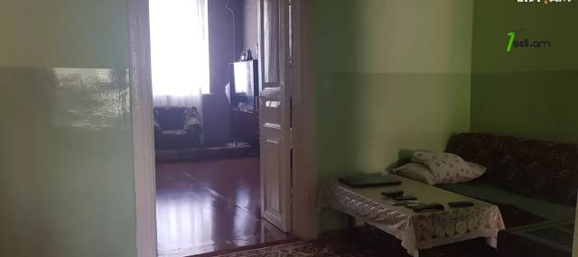 Երկու հարկանի քարե տուն Չարենցի փողոցում կենտրոնում, 435 ք.մ., կոսմետիկ վերանորոգում