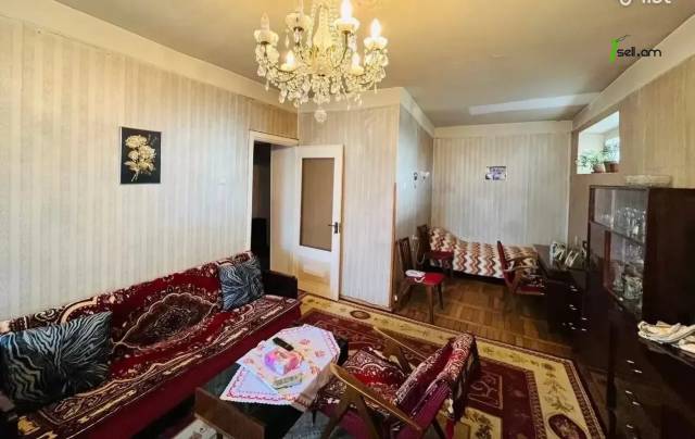 3 սենյականոց բնակարան Բաշինջաղյան փողոցում, 96 ք.մ., մի քանի պատշգամբ, մասնակի վերանորոգում